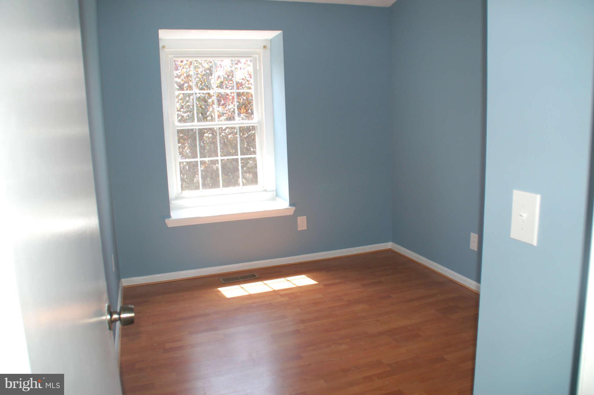 13982 New Braddock Road Centreville, VA 20121 - Photo 11 of 16 an empty room with a window