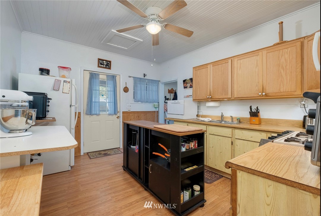 5030 Southeast Hovgaard Road Olalla, WA 98359 - Photo 8 of 16 Gallery Image 8
