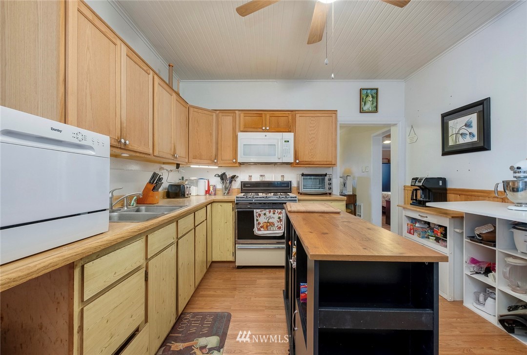 5030 Southeast Hovgaard Road Olalla, WA 98359 - Photo 9 of 16 Gallery Image 9