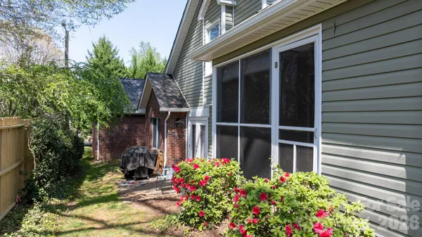 $214,500 | 247 5th Avenue Northeast, Unit 8, Hickory, NC 28601