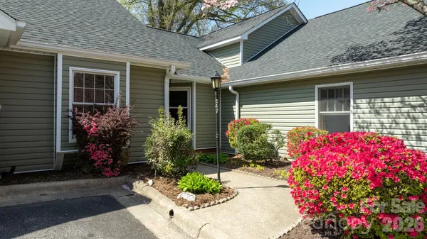 $214,500 | 247 5th Avenue Northeast, Unit 8, Hickory, NC 28601