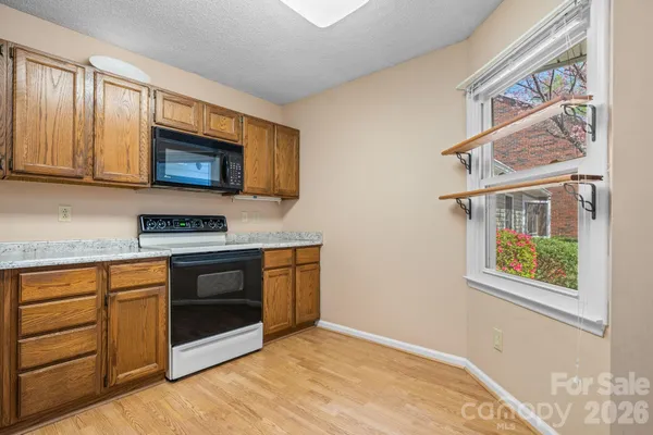 $214,500 | 247 5th Avenue Northeast, Unit 8, Hickory, NC 28601