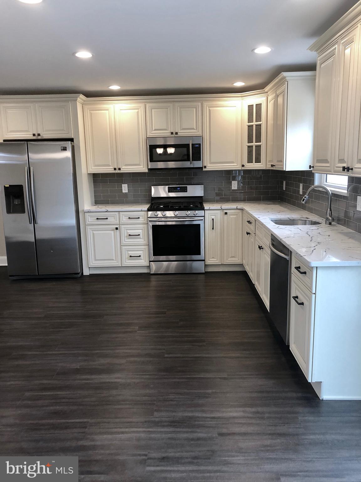 949 Valentine Road Burlington, NJ 08016 - Photo 5 of 29 Long Spacious Countertops