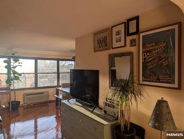 $395,000 | 2352 Linwood Avenue, Unit 7G, Fort Lee, NJ 07024