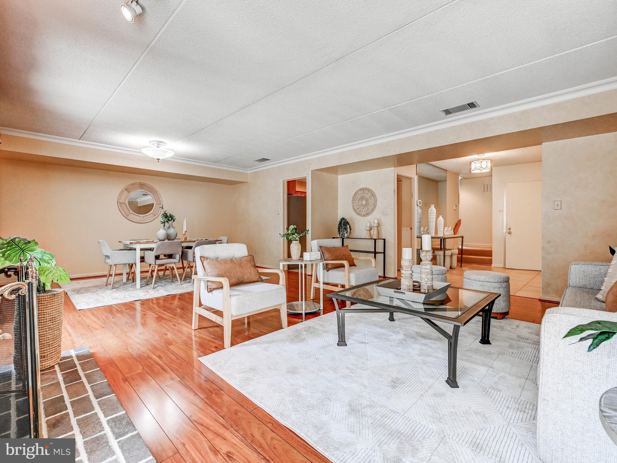 17 Pacers Lane, Unit F Pikesville, MD 21208 - Photo 10 of 24 Perfect Room for entertaining!