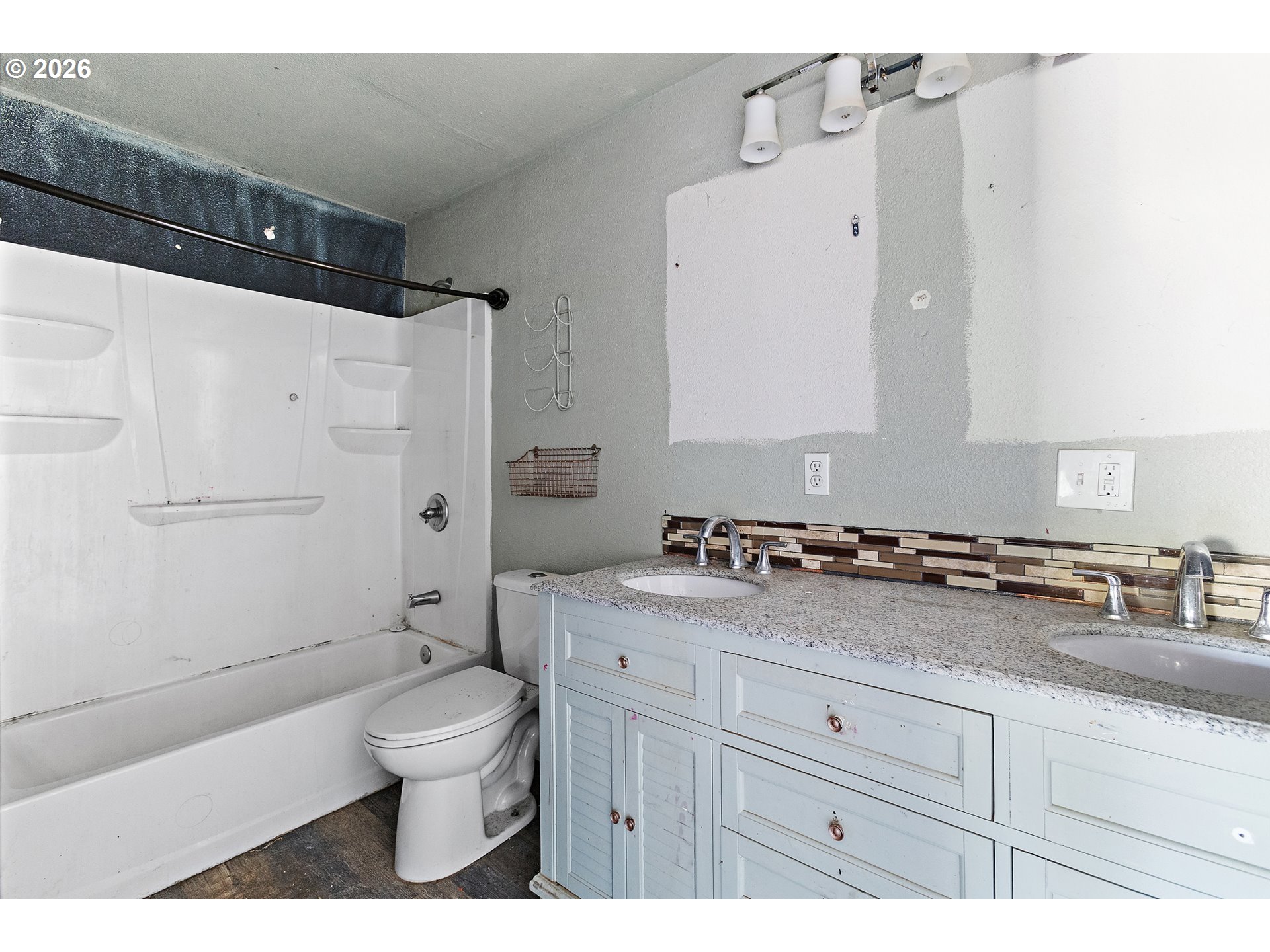 3176 Florida Street Longview, WA 98632 - Photo 14 of 25 Bathroom, Attached