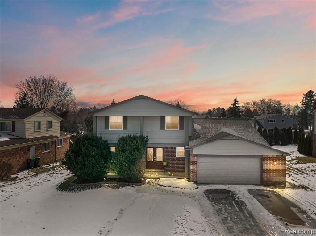 638 Abbey Court Rochester Hills, MI 48307 - Photo 1 of 40