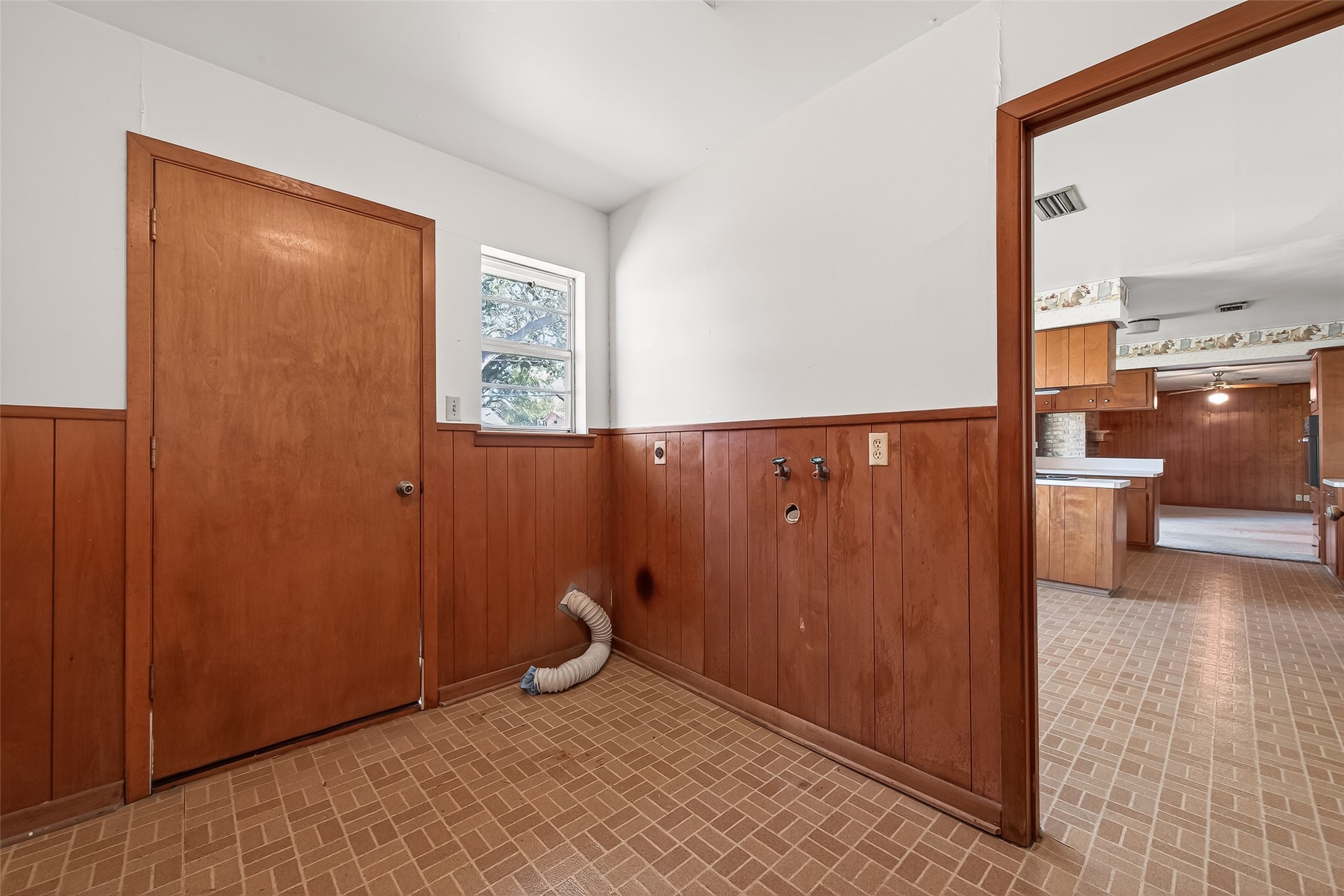 1215 Easy Street Rosenberg, TX 77471 - Photo 29 of 48 Utility Room