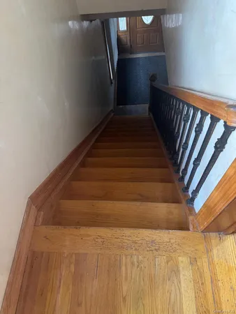 $3,200 | 138-54 Hoover Avenue, Unit 3R | Briarwood
