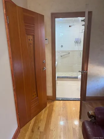 $3,200 | 138-54 Hoover Avenue, Unit 3R | Briarwood