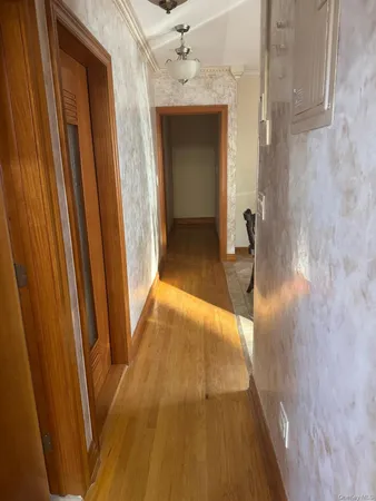 $3,200 | 138-54 Hoover Avenue, Unit 3R | Briarwood