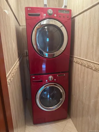 $3,200 | 138-54 Hoover Avenue, Unit 3R | Briarwood