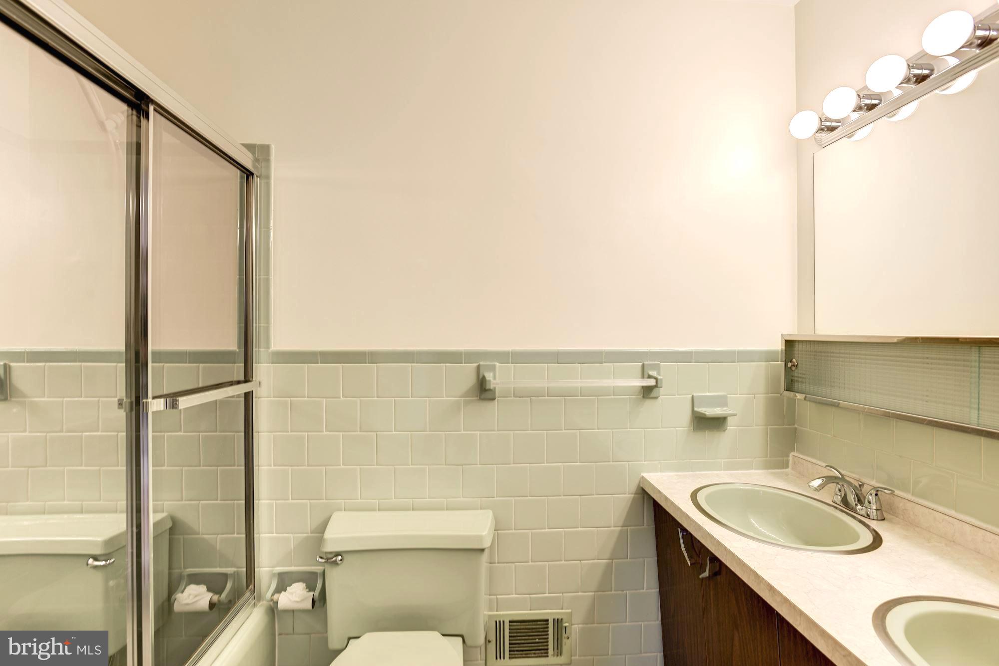 9205 Spring Valley Road Ellicott City, MD 21043 - Photo 18 of 26