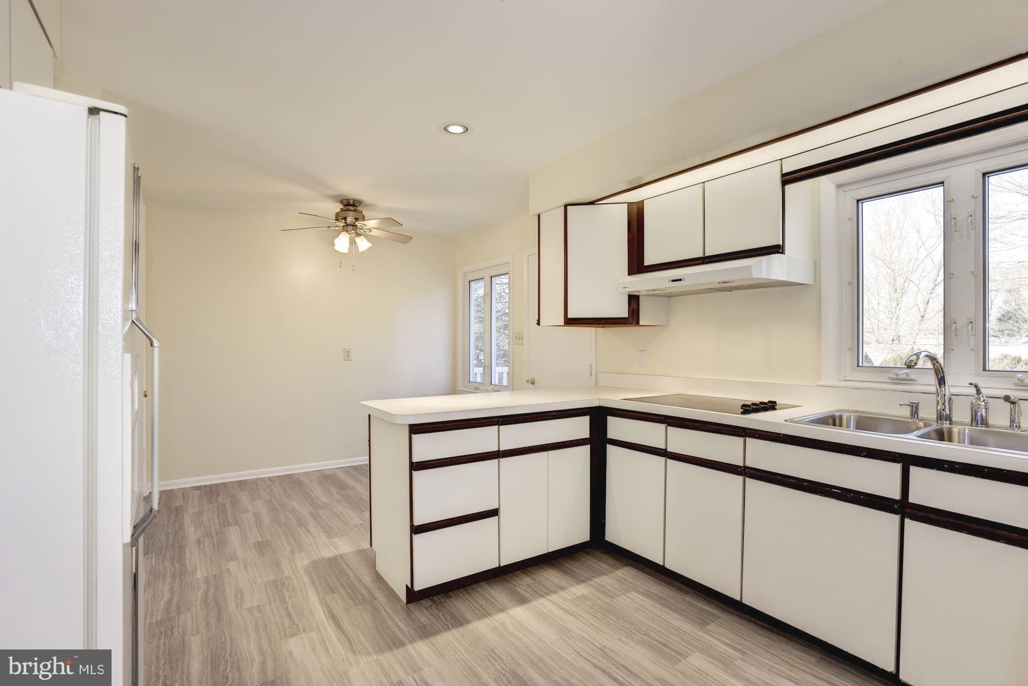 9205 Spring Valley Road Ellicott City, MD 21043 - Photo 8 of 26