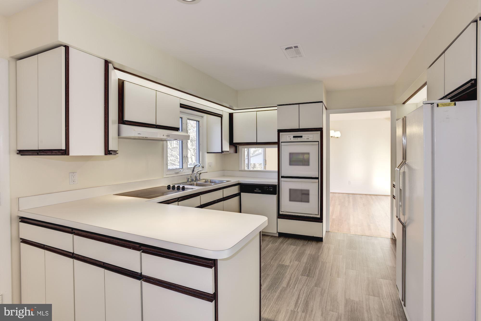 9205 Spring Valley Road Ellicott City, MD 21043 - Photo 9 of 26