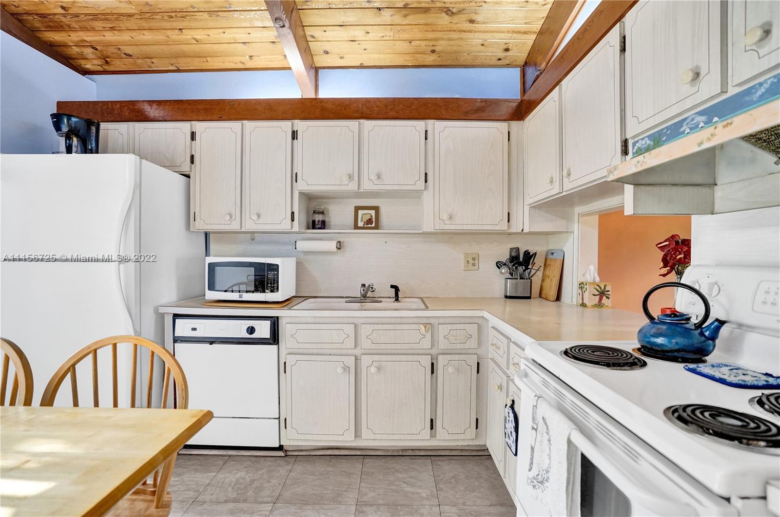 122 Fox Road, Unit 348 Hollywood, FL 33024 - Photo 4 of 35 Gallery Image 4