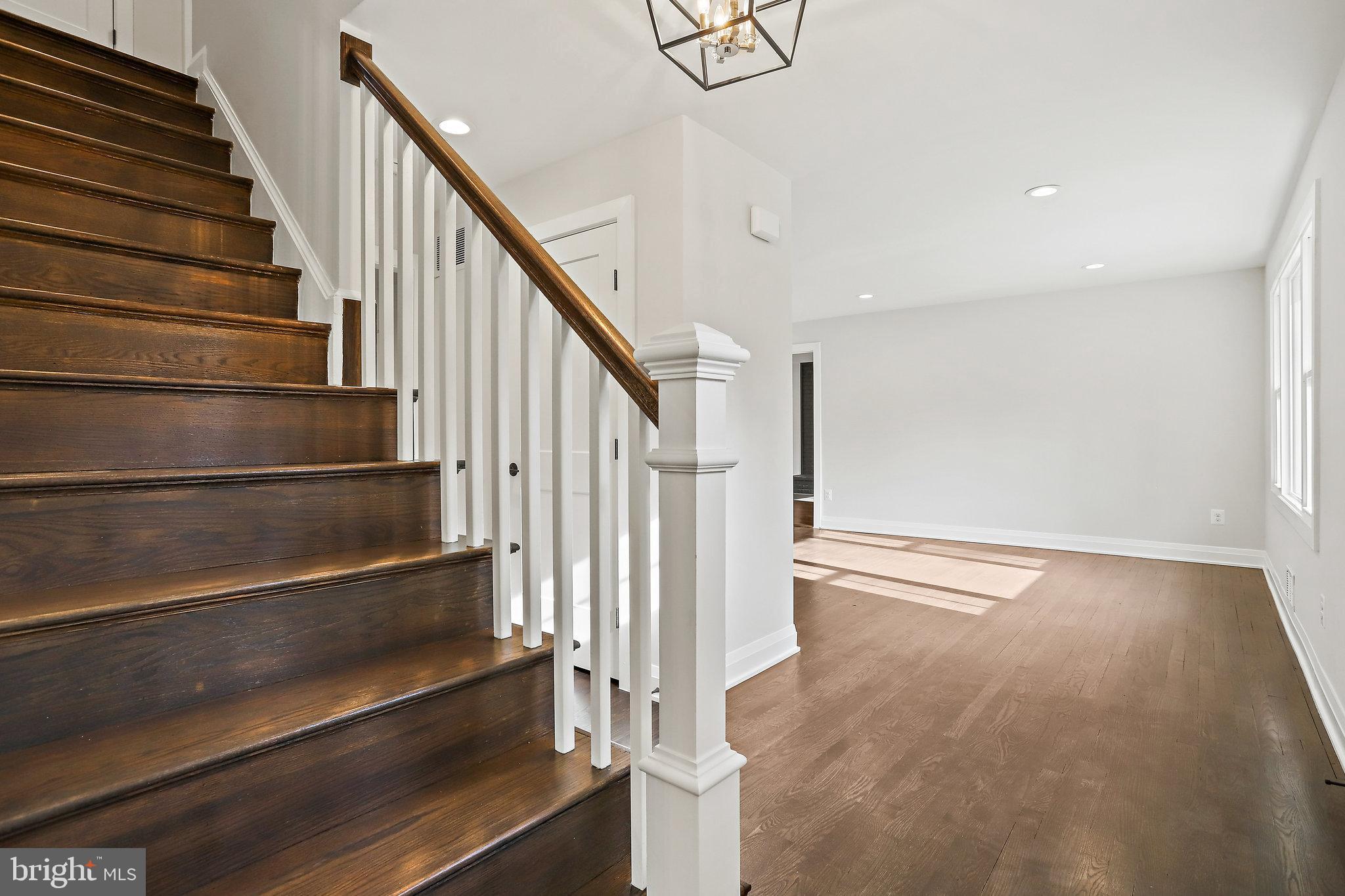 2016 Carrhill Road Vienna, VA 22181 - Photo 6 of 30 Gallery Image 6