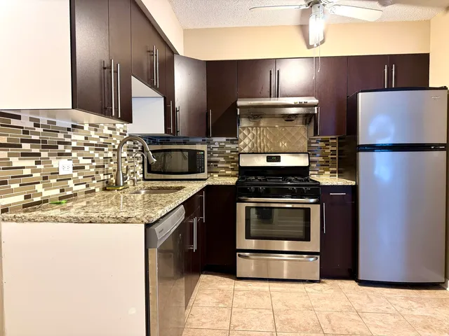 $1,650 | 12 Echo Court, Unit 1, Vernon Hills, IL 60061