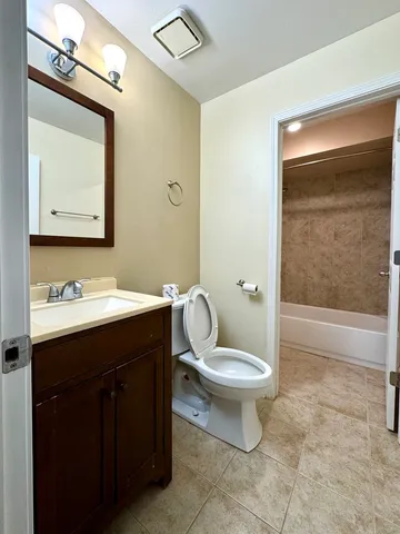 $1,650 | 12 Echo Court, Unit 1, Vernon Hills, IL 60061