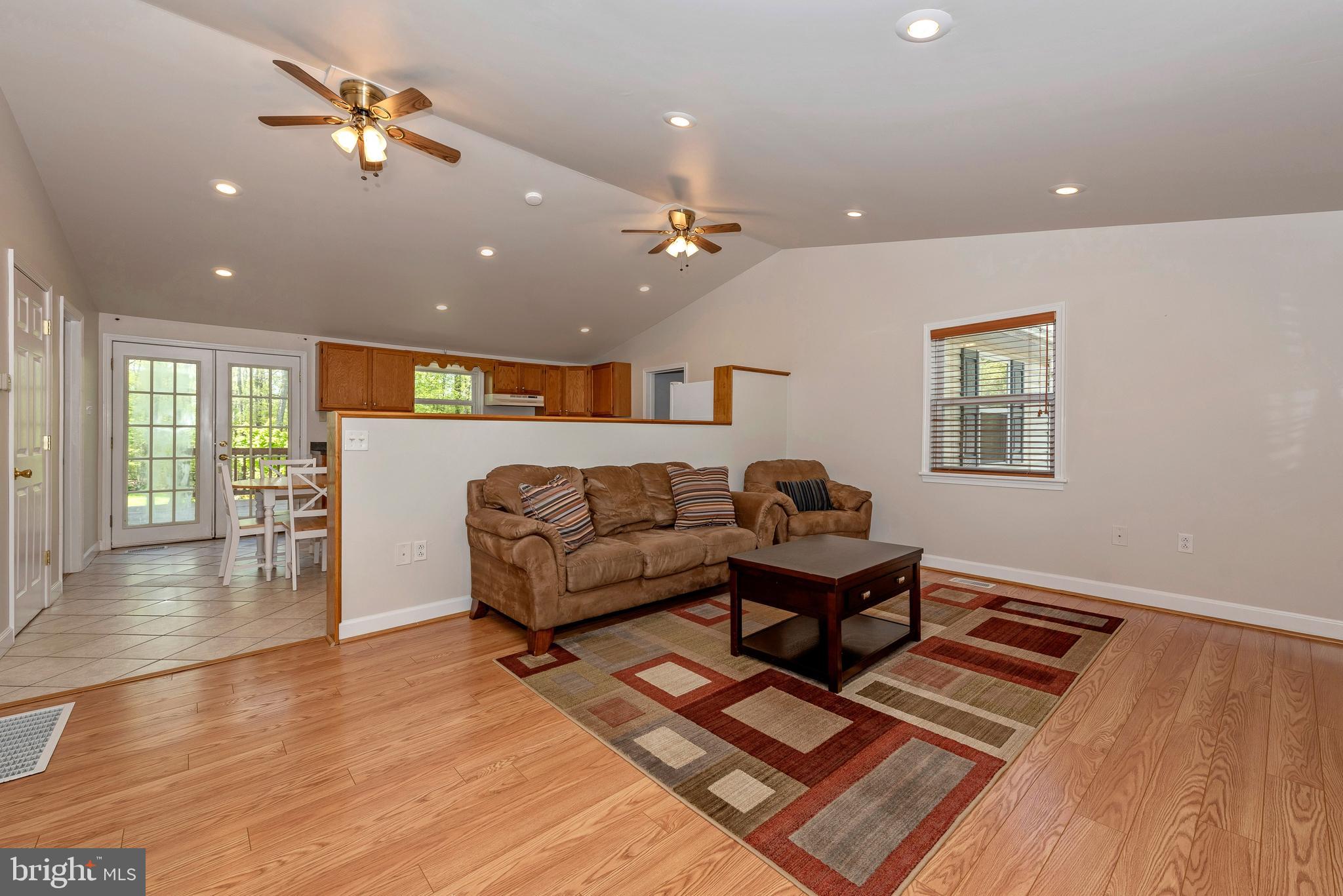 10036 Pine Tree Road Woodsboro, MD 21798 - Photo 5 of 34 Living Room