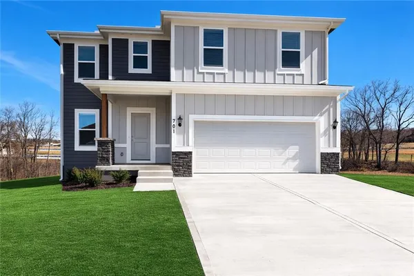 $379,900 | 707 Red Clover Court, Raymore, MO 64083