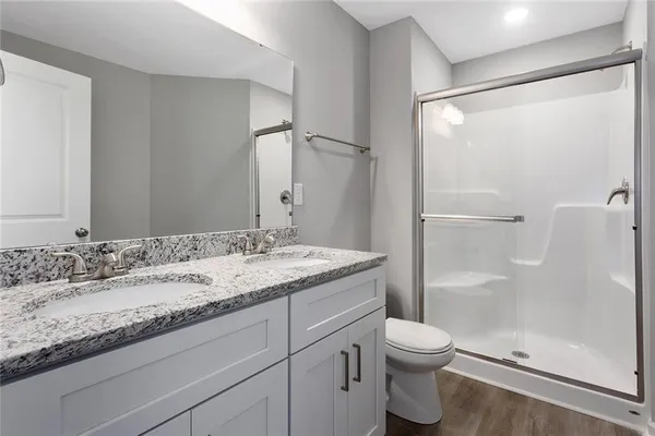 $379,900 | 707 Red Clover Court, Raymore, MO 64083