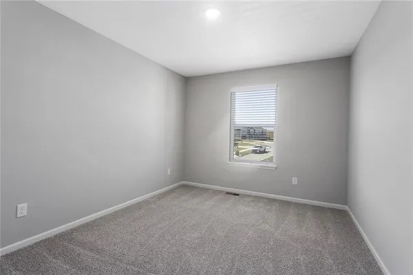 $379,900 | 707 Red Clover Court, Raymore, MO 64083