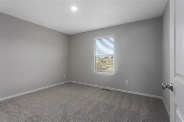 $379,900 | 707 Red Clover Court, Raymore, MO 64083