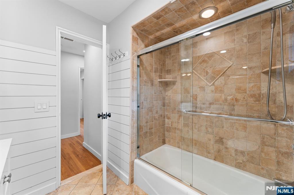 8 Brook Way Demarest, NJ 07627 - Photo 16 of 32