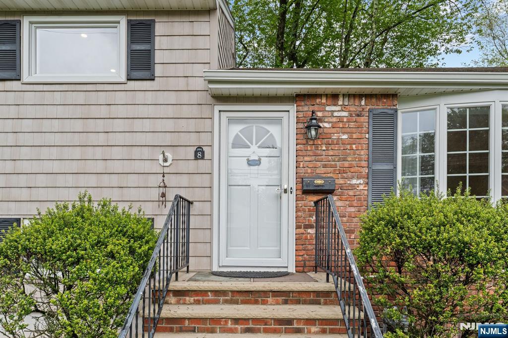 8 Brook Way Demarest, NJ 07627 - Photo 6 of 32