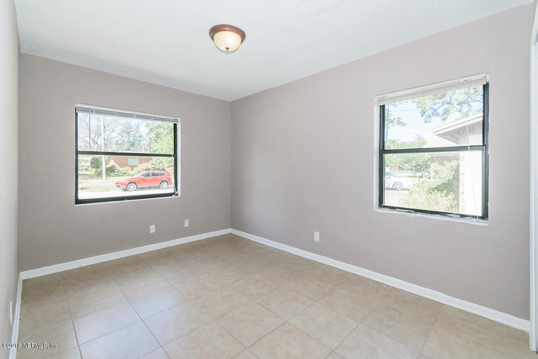 2411 Gaillardia Road Jacksonville, FL 32211 - Photo 13 of 20 042