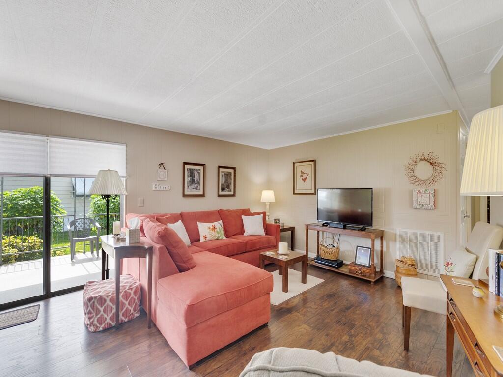 174 Northeast Emerald Drive Jensen Beach, FL 34957 - Photo 19 of 38 Image00036