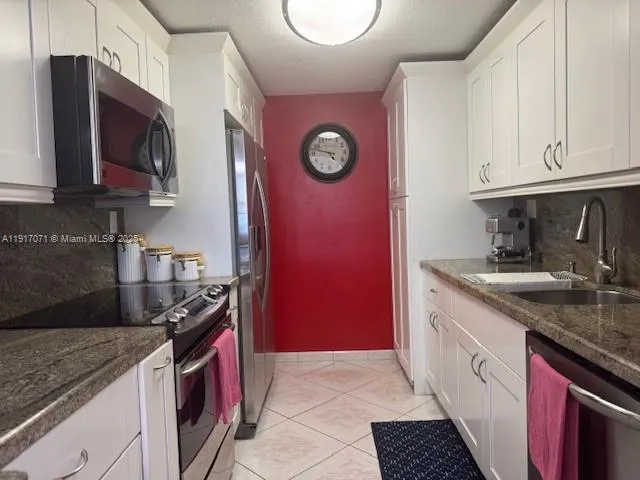 $3,500 | 5401 Collins Avenue, Unit 931, Miami Beach, FL 33140