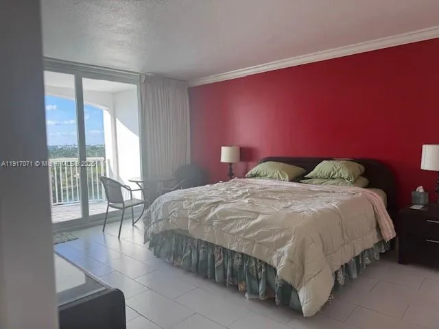 $3,500 | 5401 Collins Avenue, Unit 931, Miami Beach, FL 33140