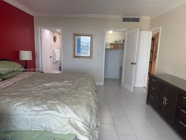 $3,500 | 5401 Collins Avenue, Unit 931, Miami Beach, FL 33140