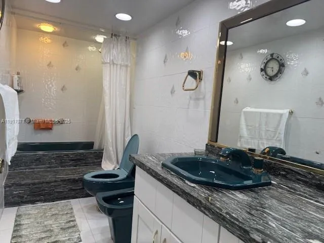 $3,500 | 5401 Collins Avenue, Unit 931, Miami Beach, FL 33140
