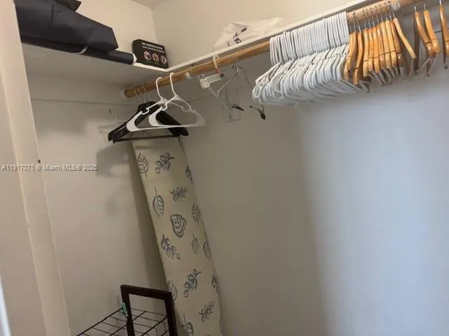 $3,500 | 5401 Collins Avenue, Unit 931, Miami Beach, FL 33140