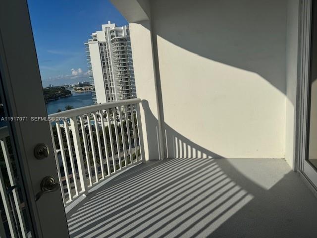 5401 Collins Avenue, Unit 931 Miami Beach, FL 33140 - Photo 33 of 40