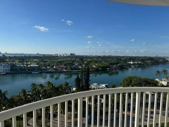 $3,500 | 5401 Collins Avenue, Unit 931, Miami Beach, FL 33140