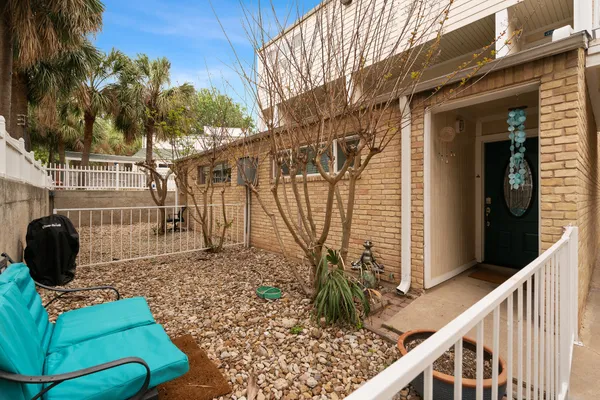 $1,895 | 1818 South Lakeshore Boulevard, Unit 8, Austin, TX 78741