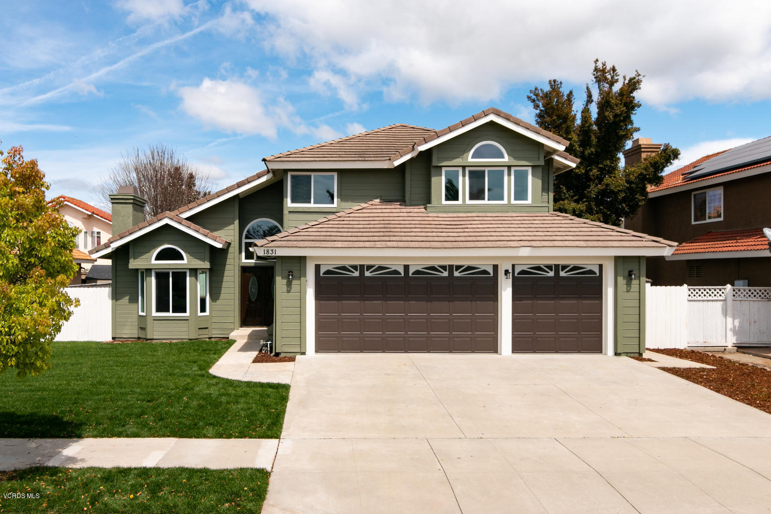 1831 Devonshire Dr-001-29-Front Exterior