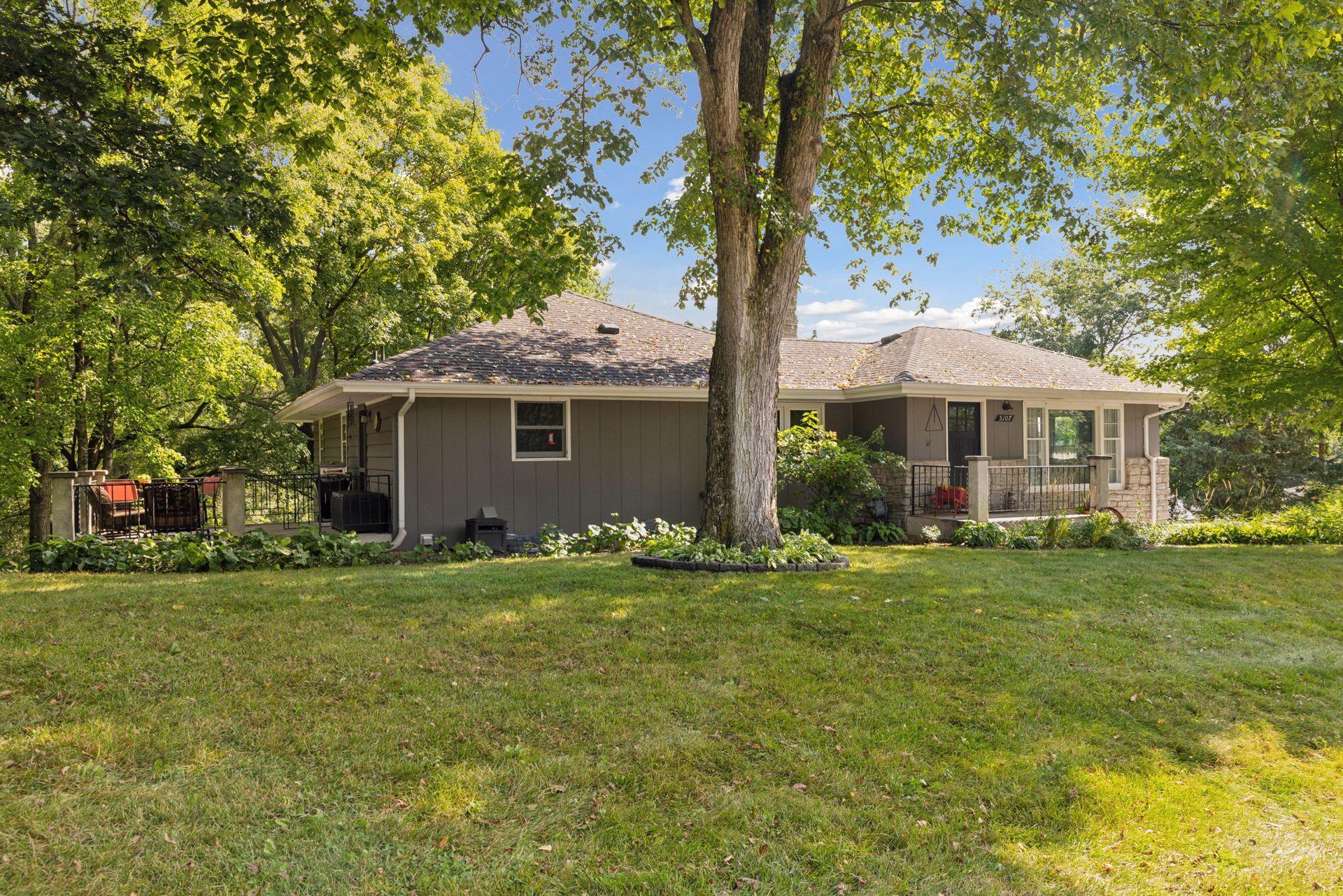 5107 Woodhill Road Minnetonka, MN 55345 - Photo 3 of 56