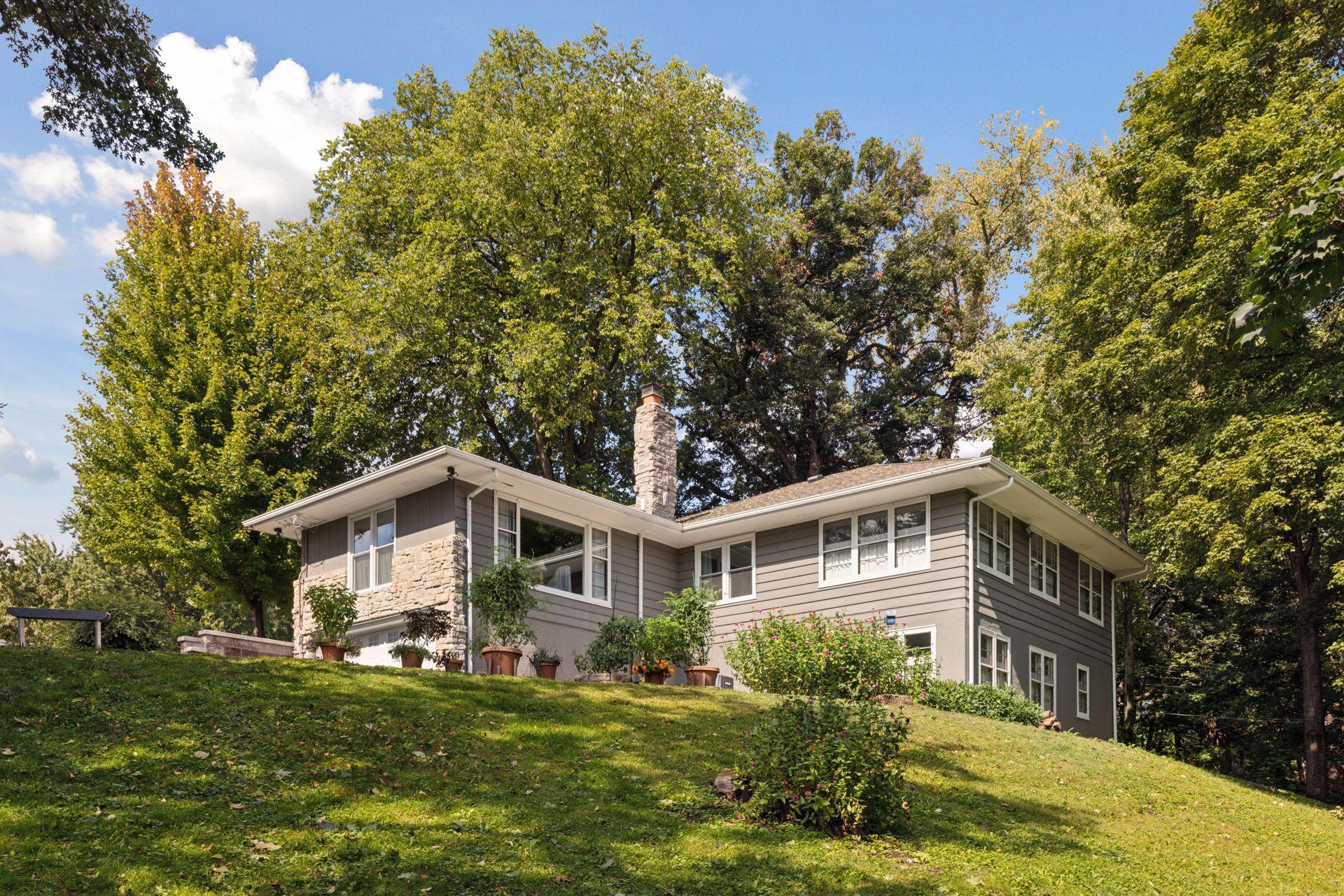 5107 Woodhill Road Minnetonka, MN 55345 - Photo 7 of 56