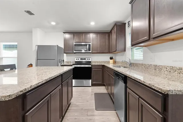 $2,400 | 1136 Sea Pines Court, Tavares, FL 32778