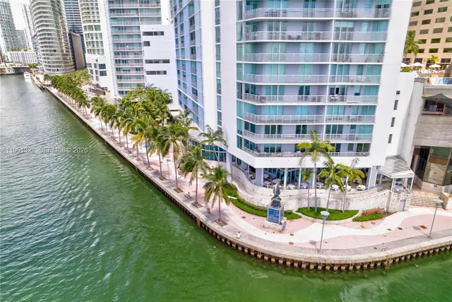 $2,400 | 335 South Biscayne Boulevard, Unit 1006, Miami, FL 33131