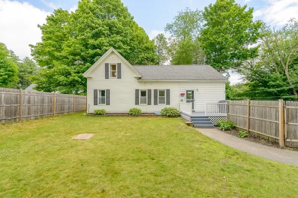 $499,000 | 11 Province Street, Pepperell, MA 01463