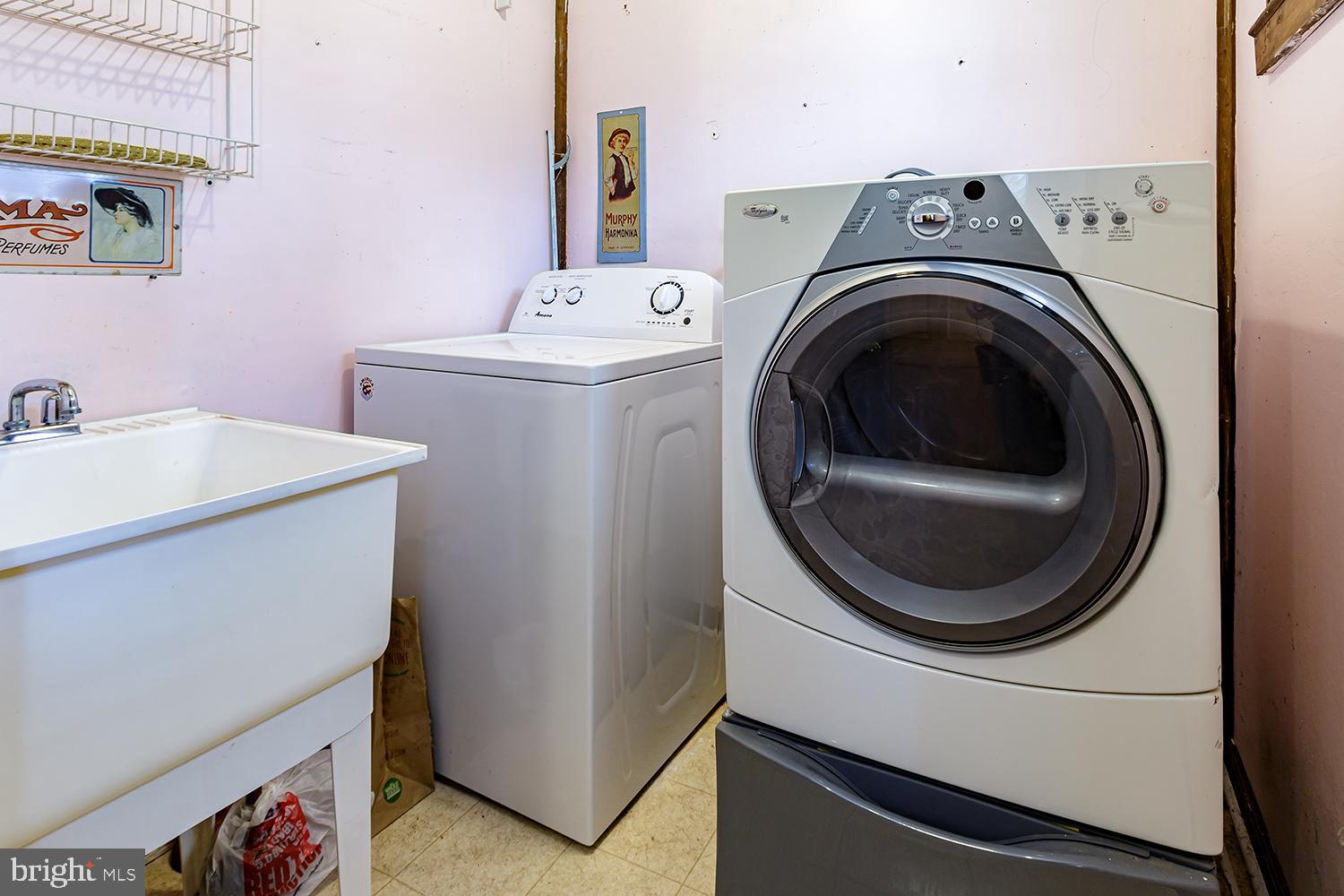 2 Chief Massasoit Medford, NJ 08055 - Photo 20 of 28 Main level shared laundry room with sink