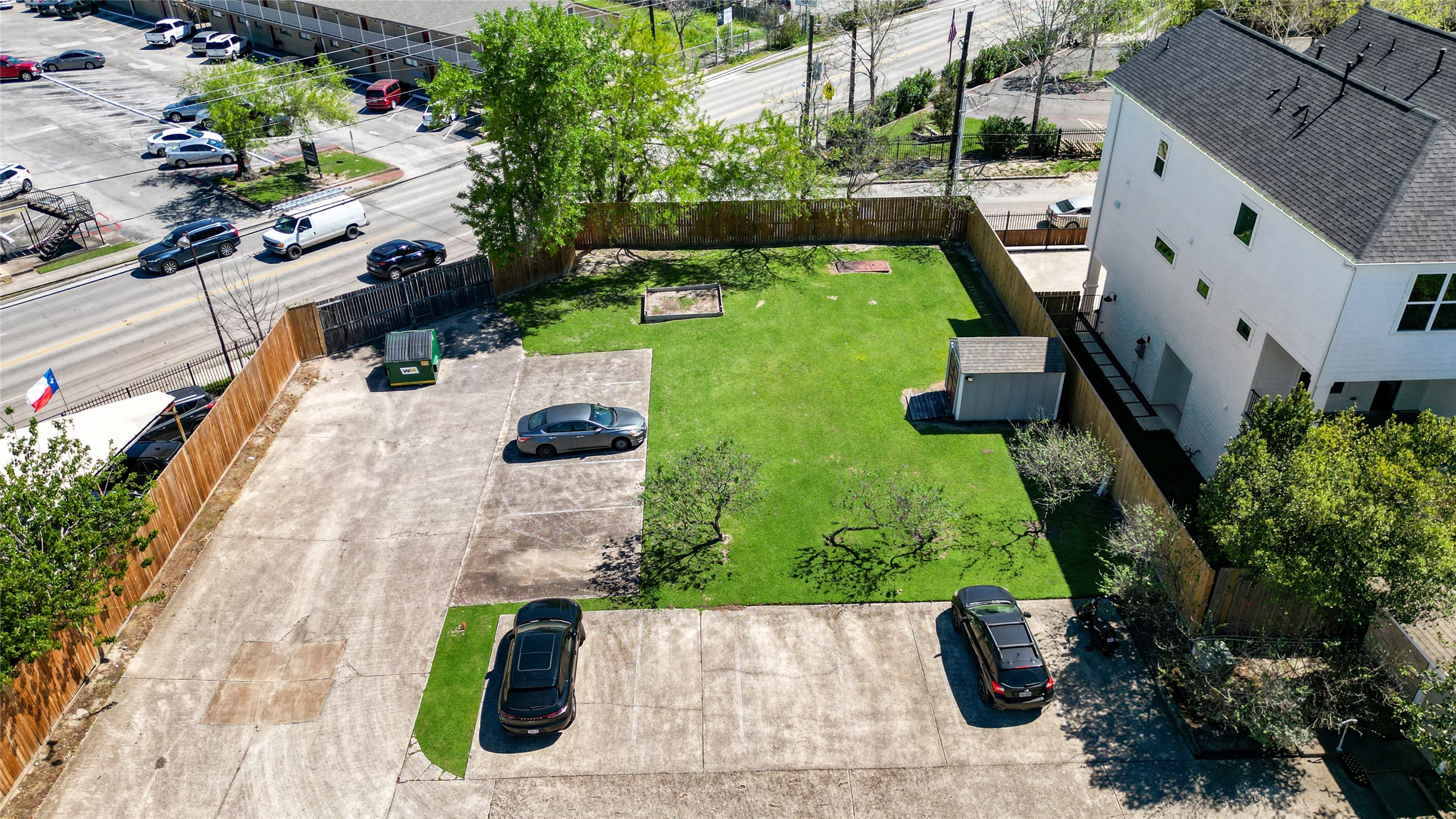 4501 North Main Street Houston, TX 77009 - Photo 2 of 12 a view of yard from outdoor seating