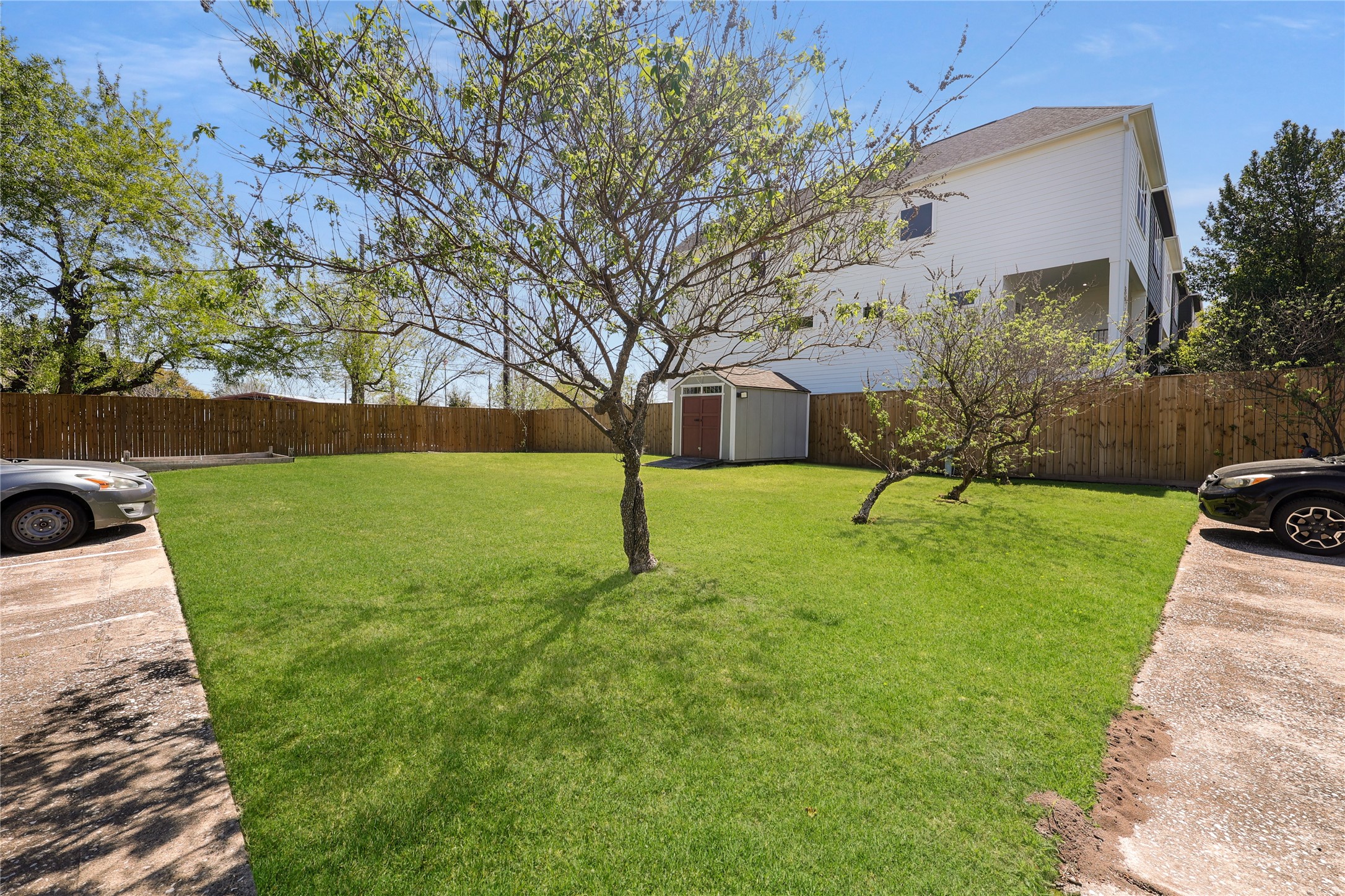 4501 North Main Street Houston, TX 77009 - Photo 4 of 12 a view of a backyard with a garden
