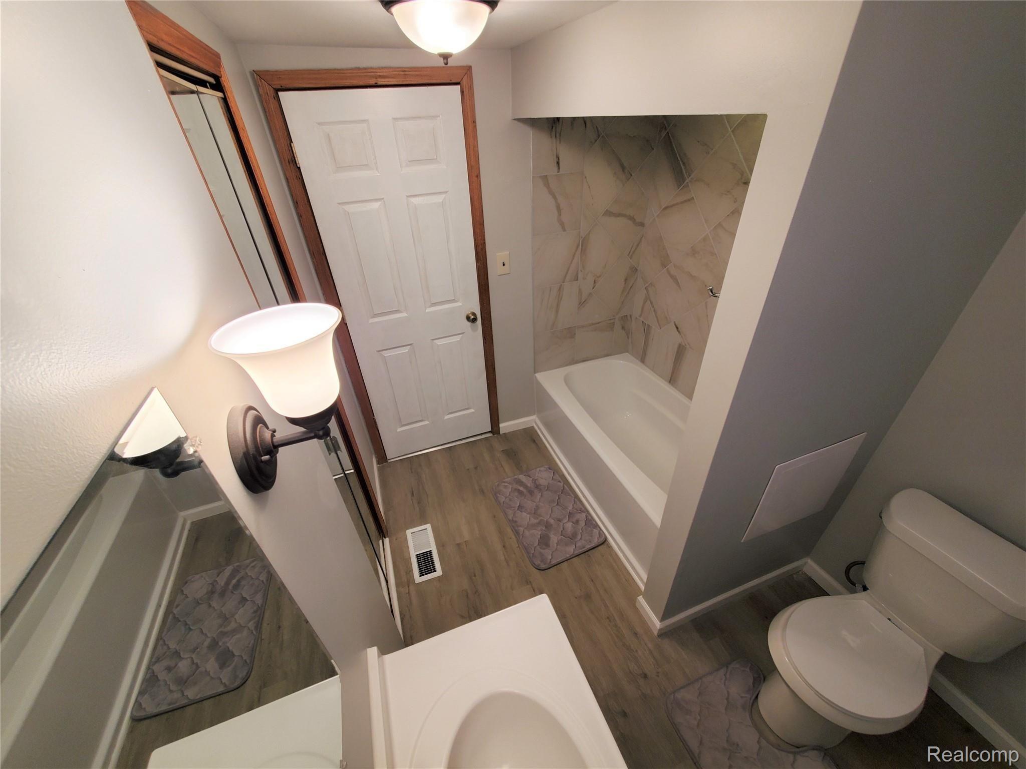 1397 South Graham Road Flint, MI 48532 - Photo 22 of 38 8) Bathroom 1 - 16x8 - 1397 S Graham Rd. Flint, MI (2)